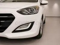Usado Hyundai i30 100 CV (73 kW) 2016 Blanco Berlina