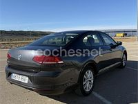 Usado VW Passat Advance 120 CV (88 kW) 2018 Negro Berlina