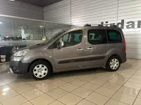 Usado Peugeot Partner Tepee Outdoor 110 CV (80 kW) 2009 Gris / plata Monovolumen
