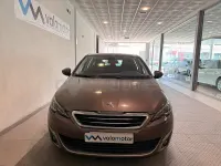 Usado Peugeot 308 Allure 115 CV (84 kW) 2014 Marrón Berlina