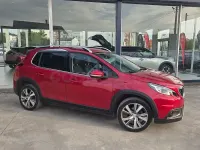 Usado Peugeot 2008 Allure 100 CV (73 kW) 2019 Rojo SUV