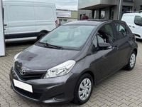 Usado Toyota Yaris Active 90 CV (66 kW) 2014 Gris / plata Utilitario
