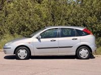 Begagnad Ford Focus Trend 101 HK (74 kW) 2003 Grå Sedan