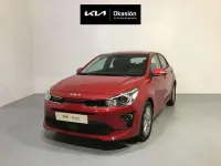Usado Kia Rio 120 CV (88 kW) 2022 Rojo Berlina