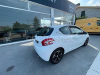 Usado Peugeot 208 Active 92 CV (67 kW) 2012 Blanco Utilitario