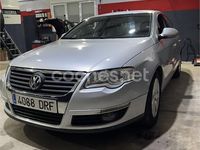 Usado VW Passat Sportline 140 CV (102 kW) 2005 Gris / plata Berlina