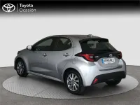 Usado Toyota Yaris Hybrid Active 116 CV (85 kW) 2022 Gris Utilitario