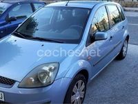Usado Ford Fiesta Ghia 80 CV (58 kW) 2006 Azul Utilitario