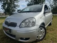 Usado Toyota Yaris Sol 87 CV (63 kW) 2005 Gris / plata Berlina