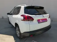 Usado Peugeot 2008 Style 100 CV (73 kW) 2019 Blanco SUV