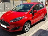 Usado Ford Fiesta Trend 100 CV (73 kW) 2013 Rojo Utilitario