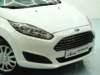 Usado Ford Fiesta Trend 82 CV (60 kW) 2015 Blanco Utilitario