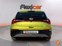 Usado Hyundai i20 101 CV (74 kW) 2024 Verde Utilitario