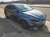 Usado Kia Ceed 120 CV (88 kW) 2023 Gris / plata Utilitario