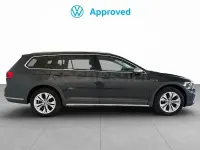 Usado VW Passat Alltrack 200 CV (147 kW) 2023 Gris / plata Familiar