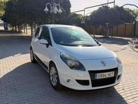 Usado Renault Scénic III 90 CV (66 kW) 2011 Blanco Monovolumen