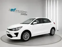 Usado Kia Rio 84 CV (61 kW) 2022 Blanco Berlina