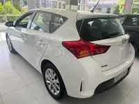 Usado Toyota Auris Active 132 CV (97 kW) 2015 Blanco Berlina