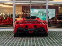 Usado Ferrari SF90 1001 CV (736 kW) 2023 Rojo metalizado Descapotable