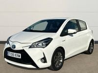 Usado Toyota Yaris Hybrid Active 101 CV (74 kW) 2018 Blanco Utilitario