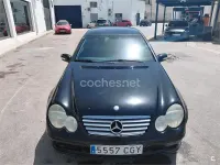 Usado Mercedes C220 143 CV (105 kW) 2003 Negro Berlina
