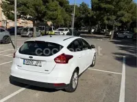 Usado Ford Focus Trend 125 CV (91 kW) 2016 Blanco Berlina