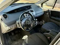 Usado Renault Grand Scénic II Dynamique 105 CV (77 kW) 2007 Gris / plata Monovolumen