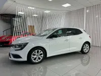 Usado Renault Mégane IV LIMITED 116 CV (85 kW) 2019 Blanco Utilitario