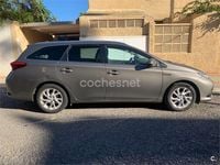 Usado Toyota Auris Hybrid Active 136 CV (100 kW) 2018 Gris / plata Familiar