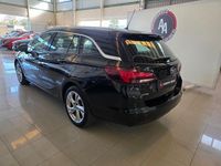 Usado Opel Astra Business 130 CV (95 kW) 2021 Negro Familiar