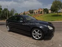 Usado Mercedes C220 143 CV (105 kW) 2005 Negro Berlina