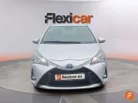 Usado Toyota Yaris Hybrid Active 99 CV (72 kW) 2019 Gris Utilitario