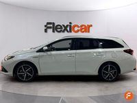 Usado Toyota Auris Hybrid Active 136 CV (100 kW) 2017 Blanco Familiar