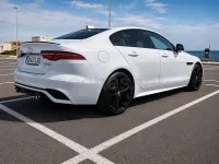 Usado Jaguar XE R-Dynamic 300 CV (220 kW) 2020 Blanco Berlina