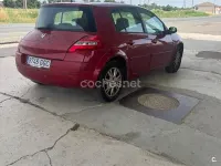 Usado Renault Mégane Authentique 100 CV (73 kW) 2008 Granate Berlina