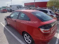 Usado Mercedes C200 122 CV (89 kW) 2005 Granate Berlina