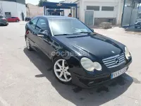 Usado Mercedes C220 143 CV (105 kW) 2003 Negro Berlina