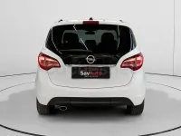 Usado Opel Meriva Excellence 136 CV (100 kW) 2016 Blanco Monovolumen