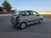 Usado Citroën Xsara Picasso Exclusive 90 CV (66 kW) 2004 Beige Monovolumen