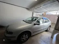 Usado Seat Leon 110 CV (80 kW) 2001 Gris / plata Utilitario