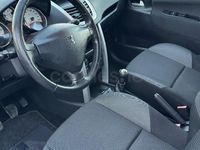 Usado Peugeot 207 Active 95 CV (69 kW) 2011 Gris / plata Berlina