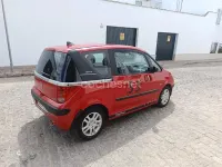 Usado Peugeot 1007 Sport 70 CV (51 kW) 2006 Rojo Monovolumen