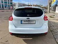 Usado Ford Focus Trend 120 CV (88 kW) 2017 Blanco Berlina