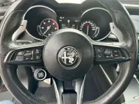 Usado Alfa Romeo Stelvio Sprint 190 CV (139 kW) 2021 Gris / plata SUV