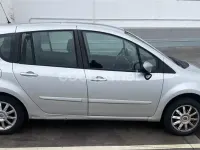 Usado Renault Grand Modus Dynamique 75 CV (55 kW) 2008 Gris / plata Monovolumen