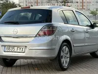 Usado Opel Astra Cosmo 100 CV (73 kW) 2007 Gris / plata Berlina