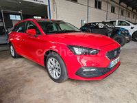 Usado Seat Leon Style 110 CV (80 kW) 2023 Rojo Familiar