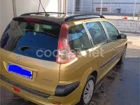 Usado Peugeot 206 70 CV (51 kW) 2006 Amarillo Berlina