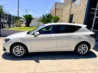 Usado Seat Leon Style 116 CV (85 kW) 2025 Blanco Berlina