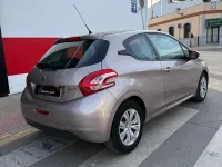 Usado Peugeot 208 Access 82 CV (60 kW) 2016 Rosa Utilitario